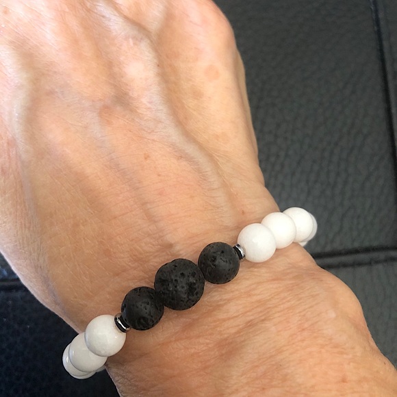 AROMATHERAPY DIFFUSER BRACELET - Picture 2 of 3